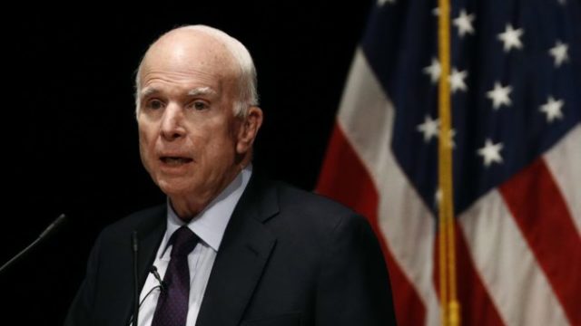360059_americky republikansky senator john mccain 676x452.jpg