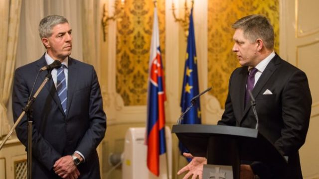 360137_bela bugar robert fico 676x451.jpg