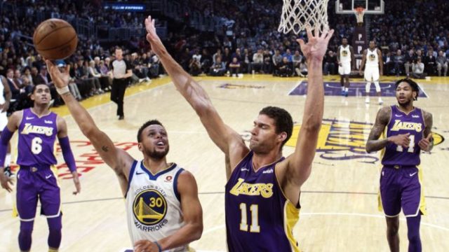 360181_brook lopez stephen curry 676x453.jpg