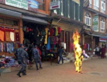 360192_nepal_tibetan_protester 852a1cd15c4141bbaeb36b020dcf94c2 676x515.jpeg