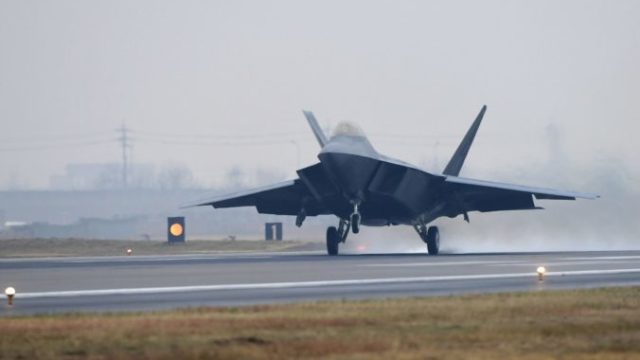 360540_stihacka f 22 676x423.jpg