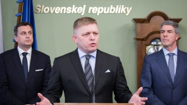 360732_andrej danko robert fico bela bugar 676x451.jpg
