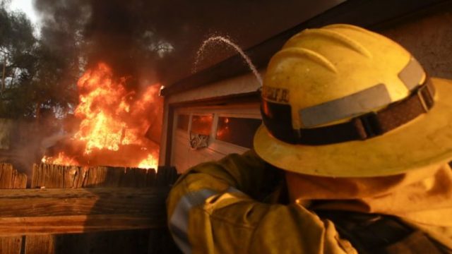 360831_california_wildfires_92843 f3548678e00649ce9fd707a4e9fcf89d 676x459.jpg