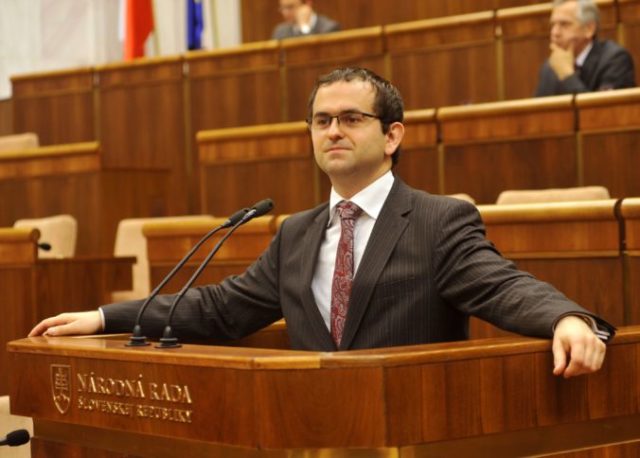 360902_robert madej 676x484.jpg