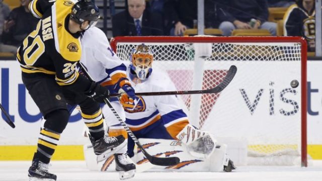 361230_riley nash jaroslav halak 676x452.jpg