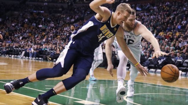 361659_aron baynes. mason plumlee 676x451.jpg