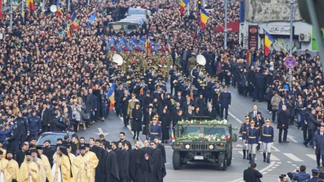 361891_aptopix_romania_kings_funeral_75971 6f5bb1fbdd8d40cdbcb7ad1701573ae9 676x493.jpg