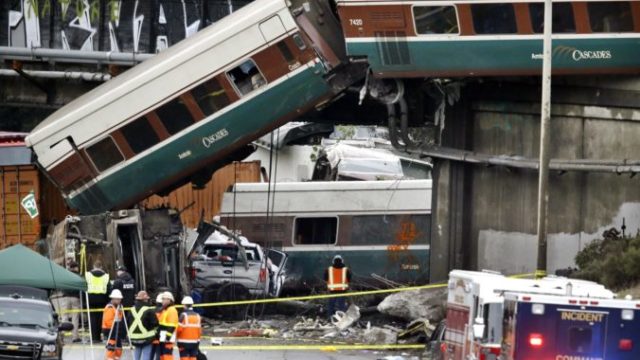 362077_aptopix__train_derailment_washington_state_87622 4b73f4e6871d4e7f852084295e4a51a8 676x428.jpg