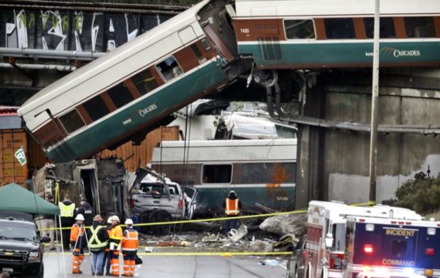 362077_aptopix__train_derailment_washington_state_87622 4b73f4e6871d4e7f852084295e4a51a8 676x428.jpg