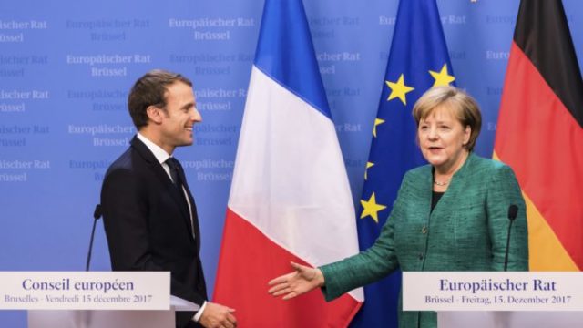 362479_emmanuel macron angela merkelova 676x441.jpg