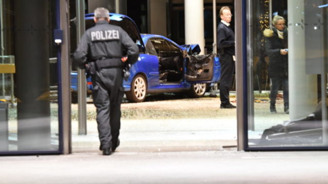 362569_germany_car_crash_99354 0da1a9e5518244e49bf867fd70df9d63 676x451.jpg