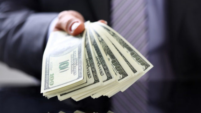 362914_dolar_ilustraa na foto 1 676x451.jpg