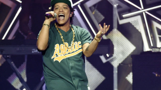 363011_people_bruno_mars_flint_water_64507 3f8dcc4c636b45cfa3db0cd268e8816c 676x499.jpg