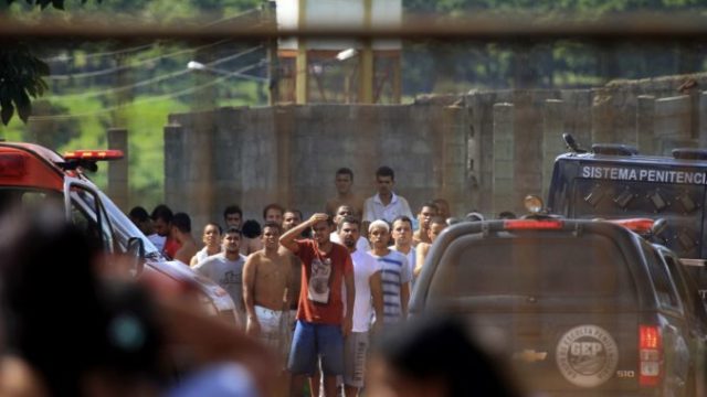 363127_brazil_prison_riot_99121 9ee9a71d7c3a4e4eaa815b2021faa12e 676x451.jpg