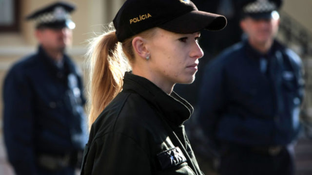 363190_policajtka 676x469.jpg