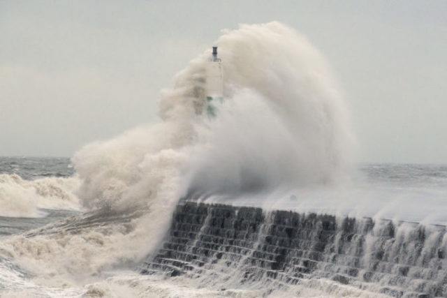363251_britain_europe_storm_34630 327d618c85564320aeda0a0e7f913dba 676x451.jpg