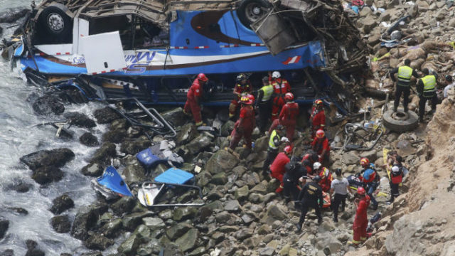 363302_peru_bus_crash_20689 5208dd809f12416a90c8a69581e92bf1 676x451.jpg