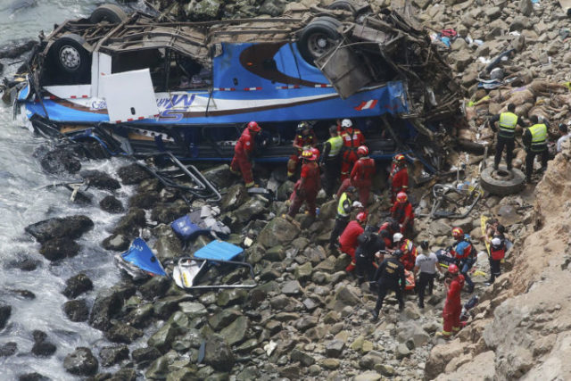 363302_peru_bus_crash_20689 5208dd809f12416a90c8a69581e92bf1 676x451.jpg