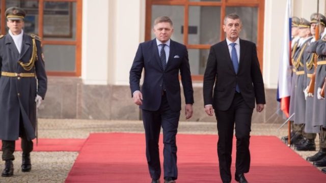 363437_robert fico andrej babis 676x451.jpg