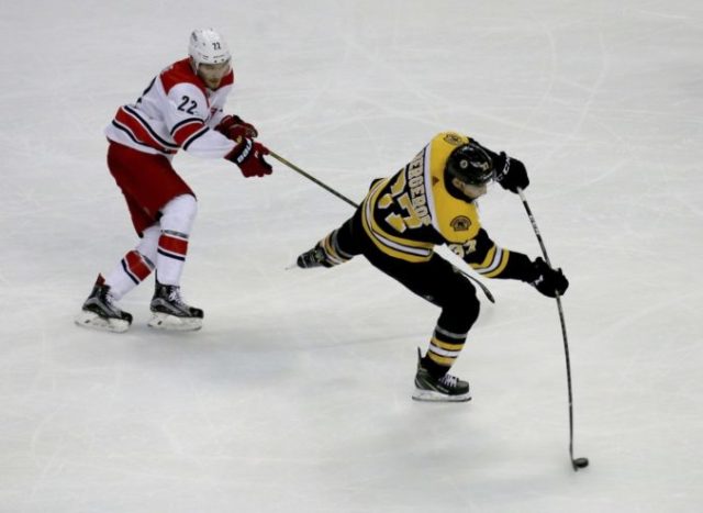 363580_hurricanes_bruins_hockey_06455 b77a41591163401385a77e058e6beb31 676x493.jpg