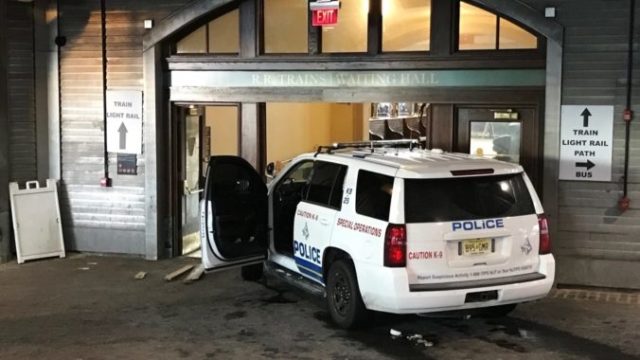 363743_police_vehicle_train_station_36237 e2fa5ca231b84485a0c73275cb3dcd86 676x486.jpg