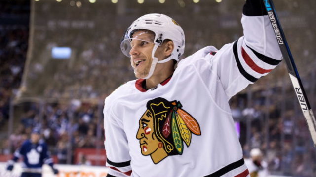 363876_blackhawks_maple_leafs_hockey_41390 17f2ef984b784083ae23466c12a11639 676x462.jpg