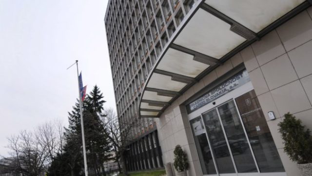363930_20110214_cargo_02 676x449.jpg