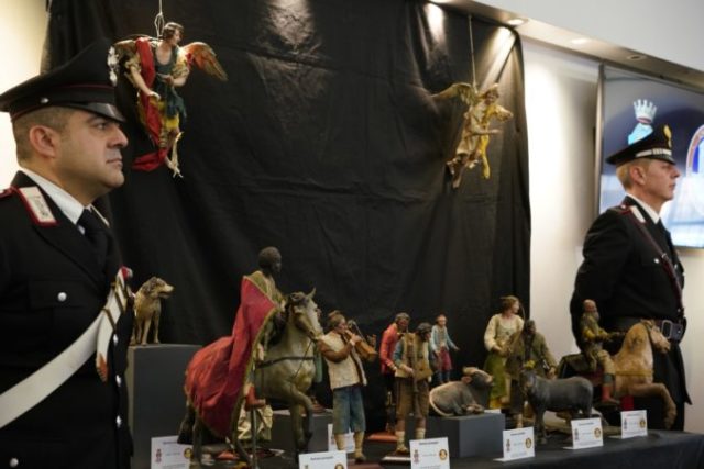 364117_correction_italy_stolen_nativity_59191 205b7141232940b68f3daa61bc056fbc 676x451.jpg