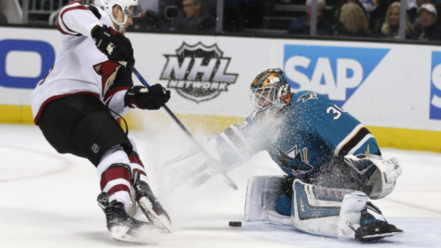 364209_richard panik arisona coyotes 676x479.jpg