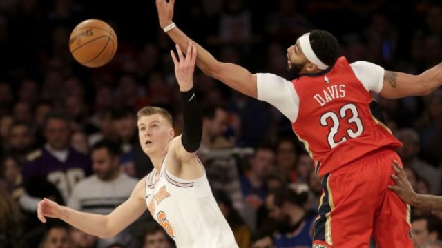 364253_kristaps porzingis anthony davis 676x481.jpg