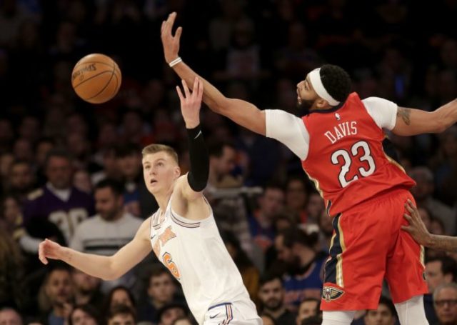 364253_kristaps porzingis anthony davis 676x481.jpg