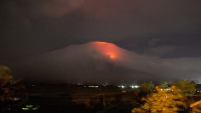 364255_sopka mayon 676x416.jpg
