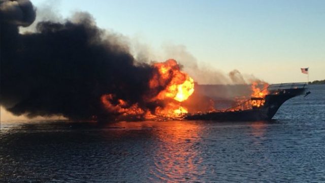 364279_casino_shuttle_boat_fire_73558 e4152225bf674a65a26b65048e80fce0 676x467.jpg