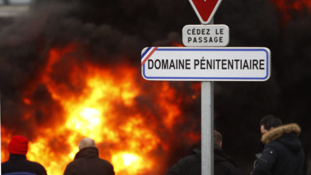 364343_france_prison_attack_17167 1ab0e1dbfafb43c7a33f56fa05d3a963 676x451.jpg