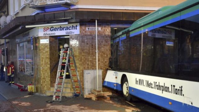 364409_germany_bus_crash_88691 4dc752acb49649f6a8081d86bba67971 1 676x434.jpg