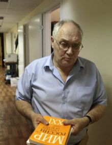 364465_lev gudkov 676x871.jpeg