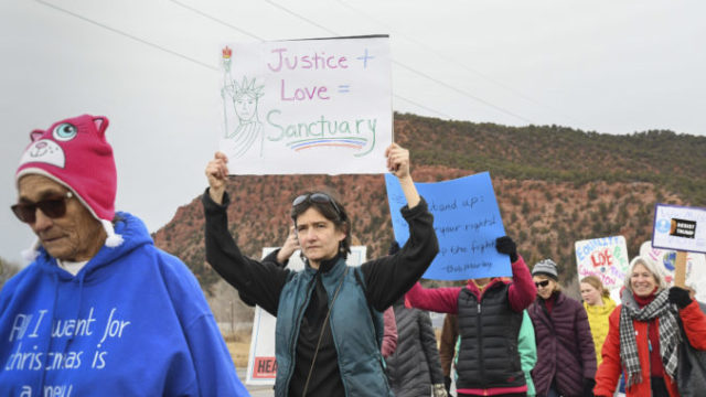 364985_womens_march_colorado_44015 2fa8c19d871649bca8ebdaecb1a78101 676x420.jpg