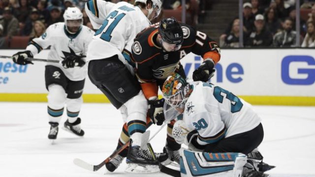 365051_sharks_ducks_hockey_04166 34f02f04faa04734b64f7c2e93d42907 676x448.jpg