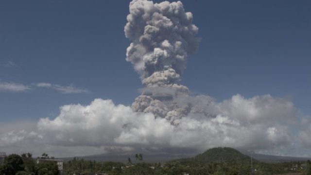 365092_aptopix_philippines_volcano_82231 bdf3fa17c000440eaefcf0f5bddbfb77 676x451.jpg