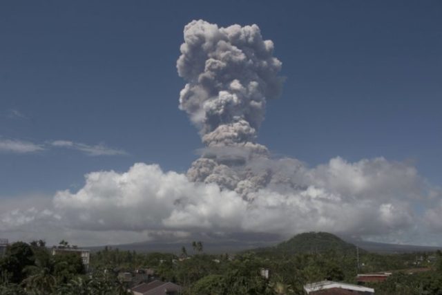 365092_aptopix_philippines_volcano_82231 bdf3fa17c000440eaefcf0f5bddbfb77 676x451.jpg