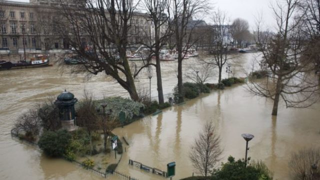 365258_pariz zaplavy 676x448.jpg