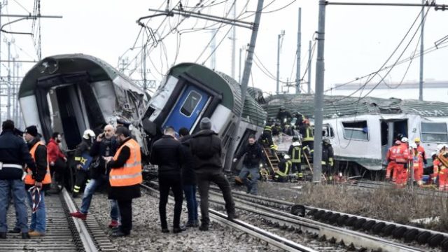 365444_italy_train_derailment_72340 24e1807650ba43928e53b270b5448a94 676x353.jpg