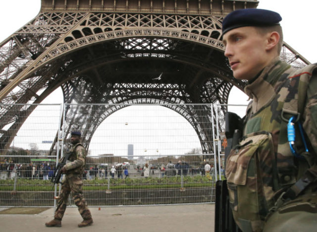 365482_france_security_38192 5d884836c11744748efb92cde607c623 676x494.jpg