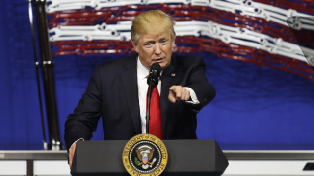 365543_donald trump 5 676x466.jpg