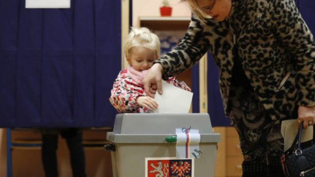 365582_czech_republic_presidential_elections_44526 bc0e95822d224b9c924498023d282da1 676x451.jpg
