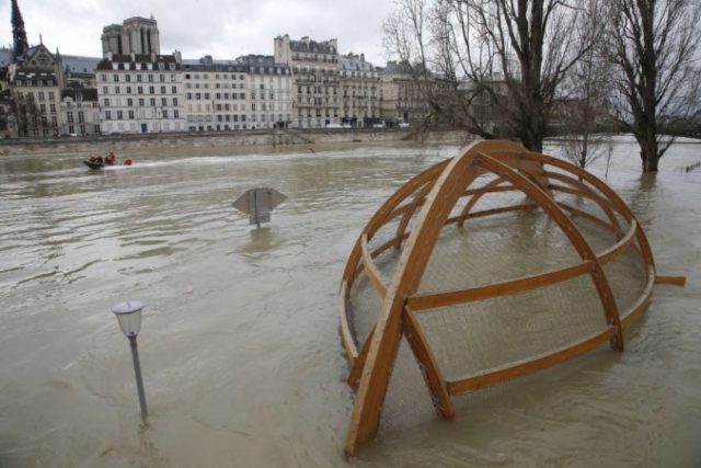365821_france_floods_43021 cca4cf3ff466458a9f4701dd0ab353a7 676x451.jpg