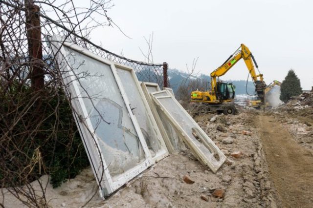 366214_demolacia domov usek dialnice d3 676x450.jpg