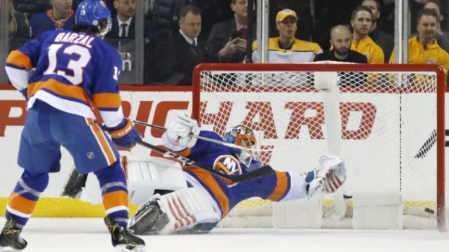 366565_mathew barzal jaroslav halak 676x457.jpg