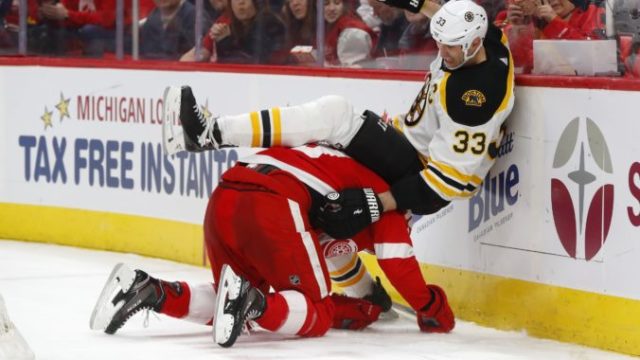 366701_anthony mantha zdeno chara 676x483.jpg