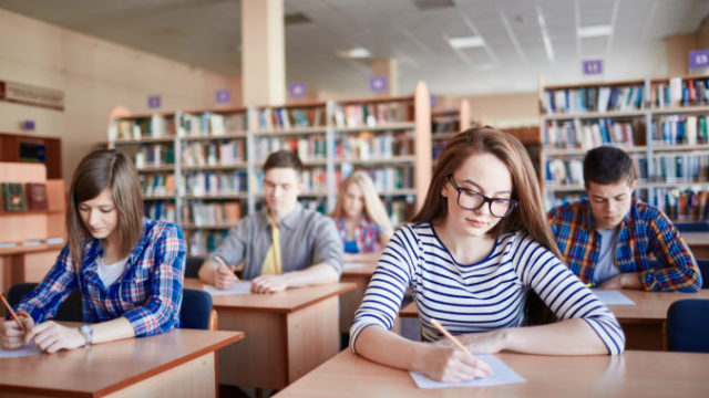 366792_stredna skola 676x451.jpg
